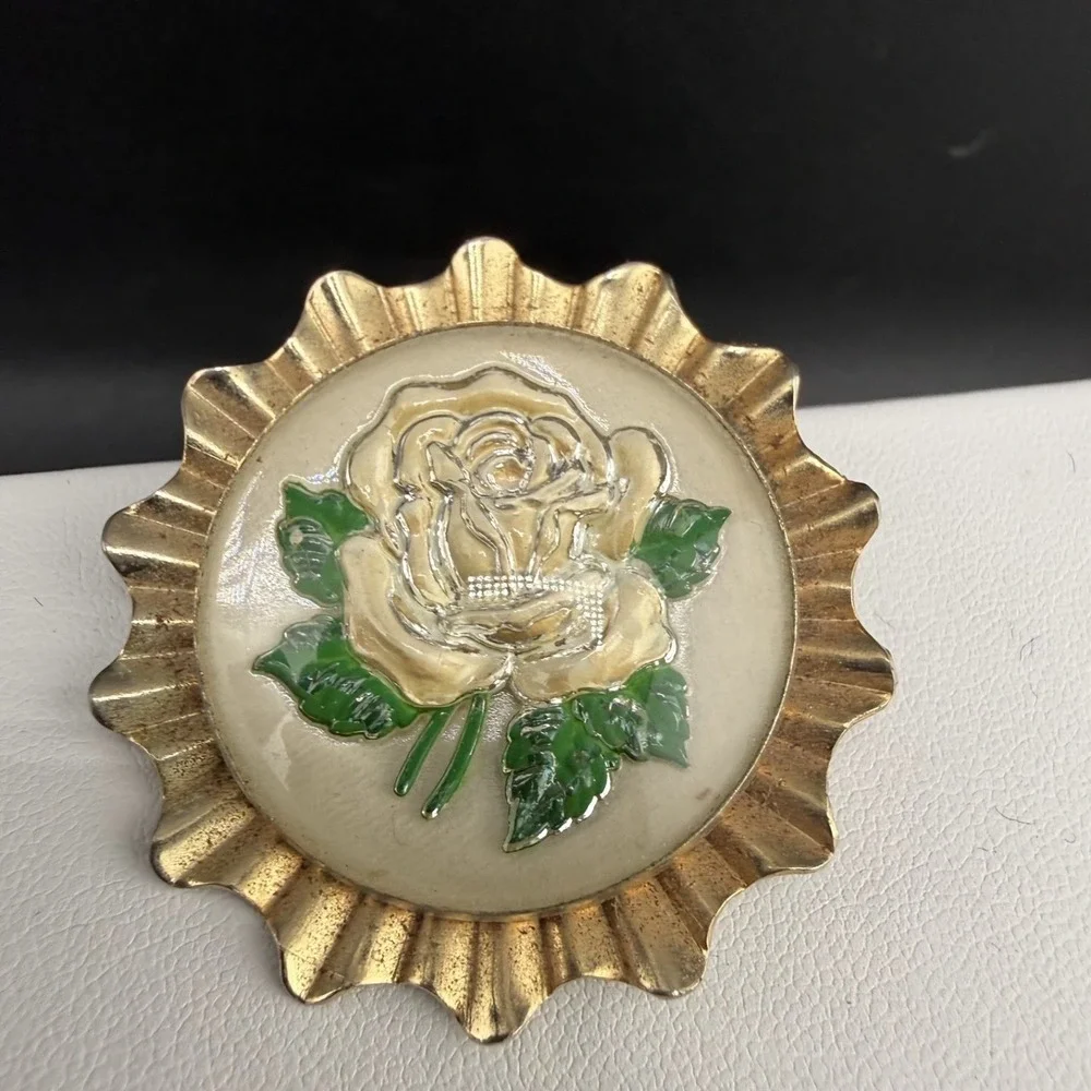 Vintage‎ Flower Brooch Gold Tone Acrylic Rose